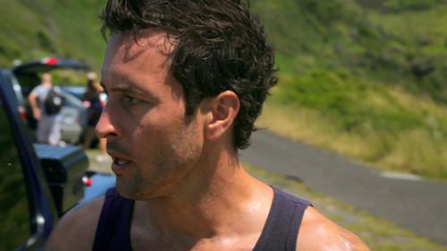 Hawaii Five-0 Season 1 Episode 22 - Ho‘ohuli Na‘au (Close to Heart)