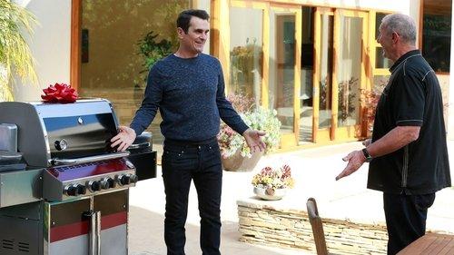 Modern Family Season 6 Episode 19 - Grill, Interrupted