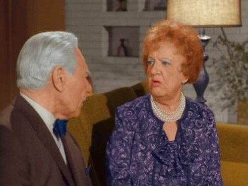 undefined Season 2 Episode 11 - Aunt Clara's Old Flame