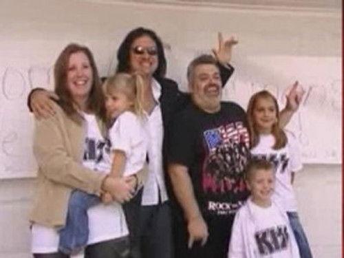 Gene Simmons: Family Jewels Season 1 Episode 9 - Fan...tastic