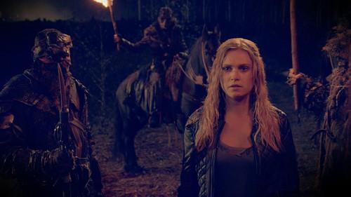 The 100 Season 2 Episode 8 - Spacewalker