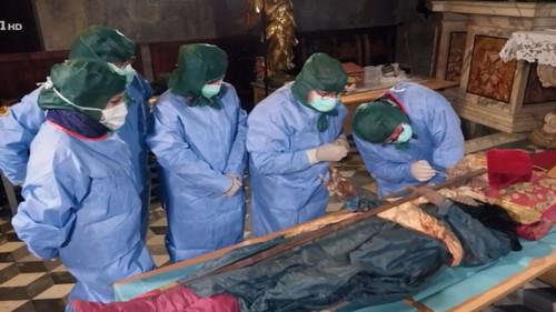 Superquark Season 25 Episode 4 - A world without vaccines, underwater volcanoes, and cryptocurrency on the internet