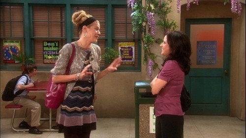 The New Adventures of Old Christine Season 4 Episode 17 - Too Close for Christine
