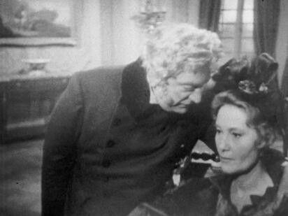 The camera explores time Season 5 Episode 1 - Episode 1