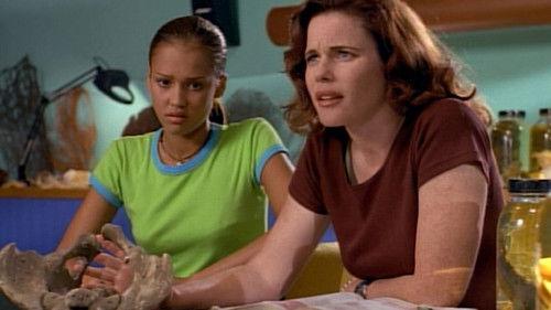 Flipper Season 1 Episode 10 - That's a Moray! (aka Skeleton Garden)