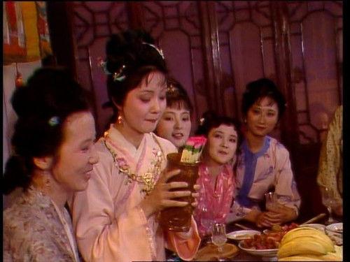 Dream in Red Mansions Season 1 Episode 24 - Girls Feast at Night in Happy Red Court