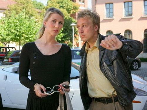 Die Rosenheim-Cops Season 13 Episode 9 - Erst reich, dann tot