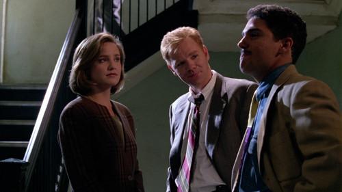 NYPD Blue Season 1 Episode 12 - Up on the Roof