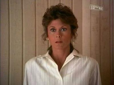 Scarecrow and Mrs. King Season 4 Episode 6 - Night Crawler