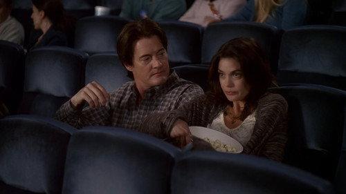 Desperate Housewives Season 2 Episode 19 - Don't Look at Me