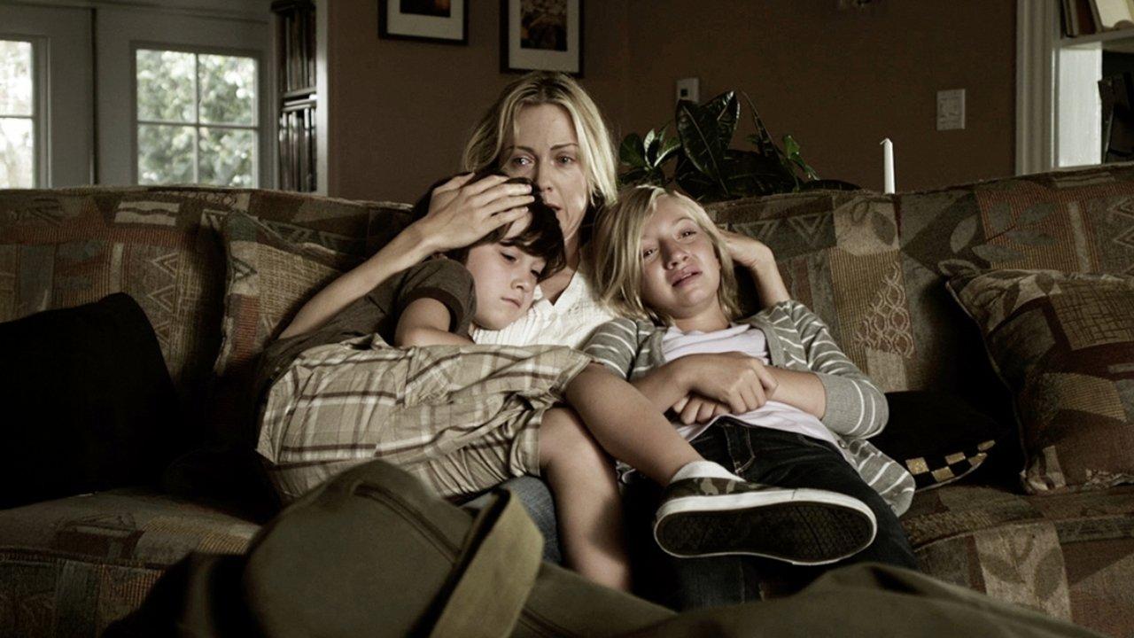 The Walking Dead: Torn Apart backdrop