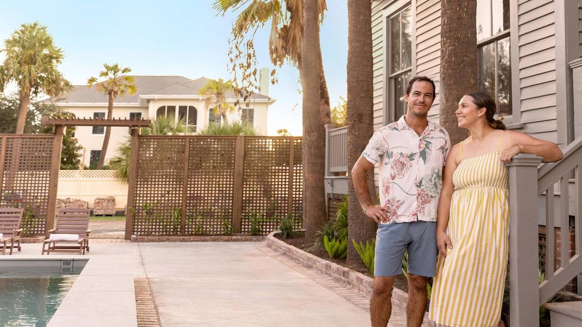 Restoring Galveston: The Inn backdrop