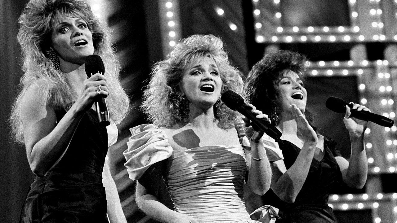 Barbara Mandrell and the Mandrell Sisters backdrop