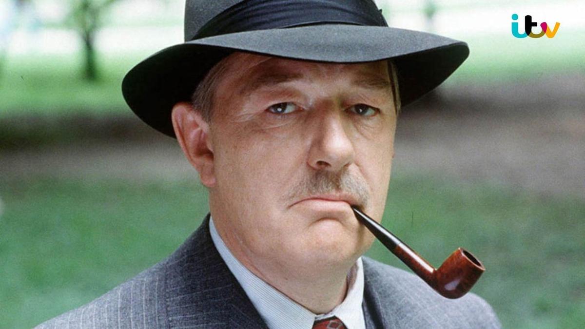 Maigret backdrop