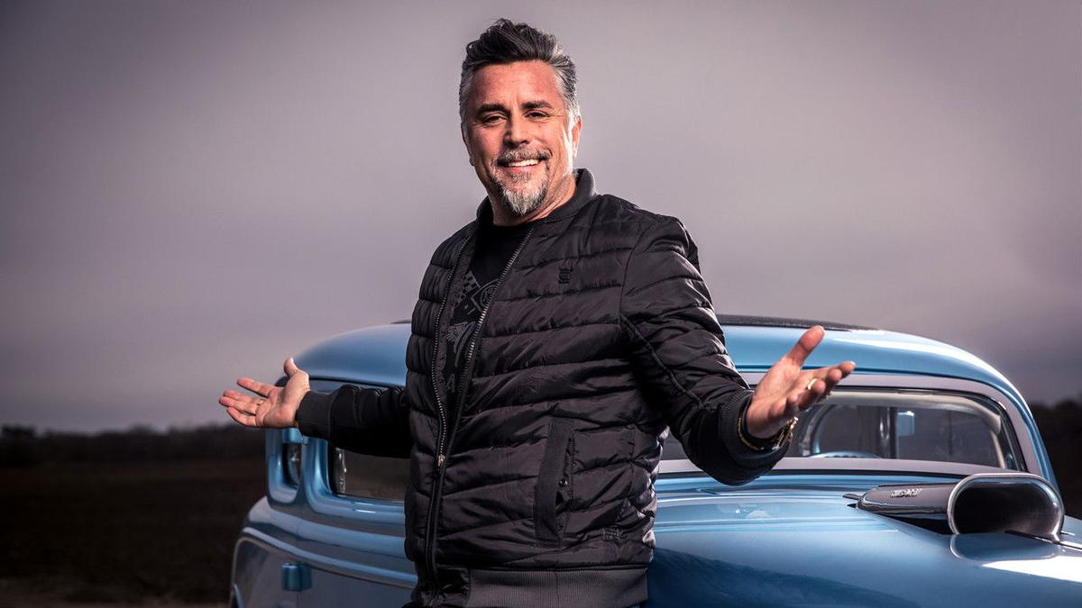 Fast N' Loud backdrop