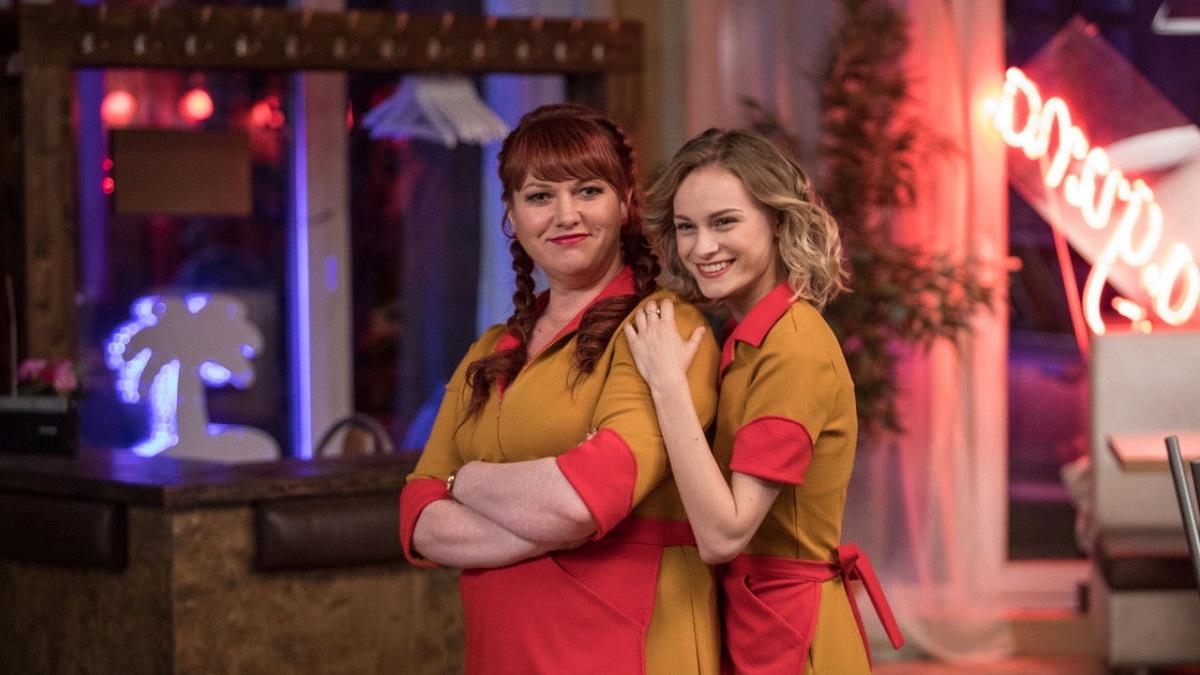 Two Broke Girls backdrop
