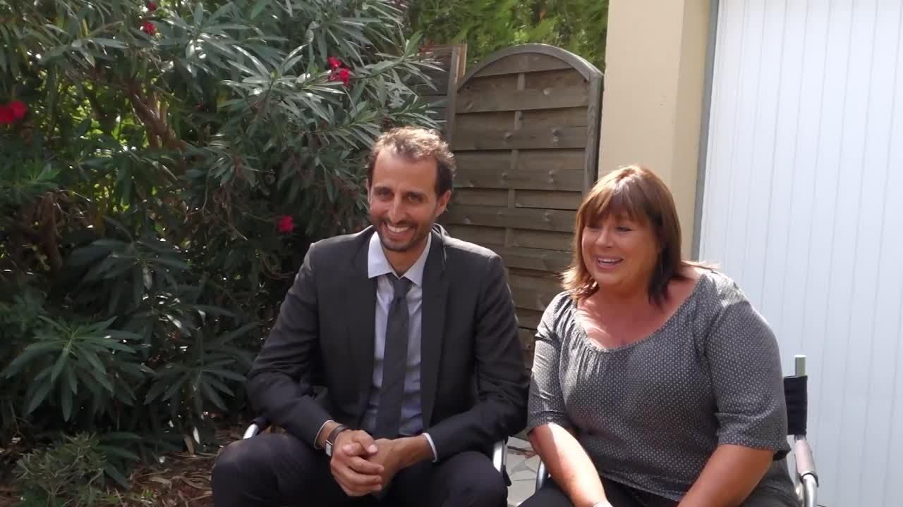 La Stagiaire backdrop