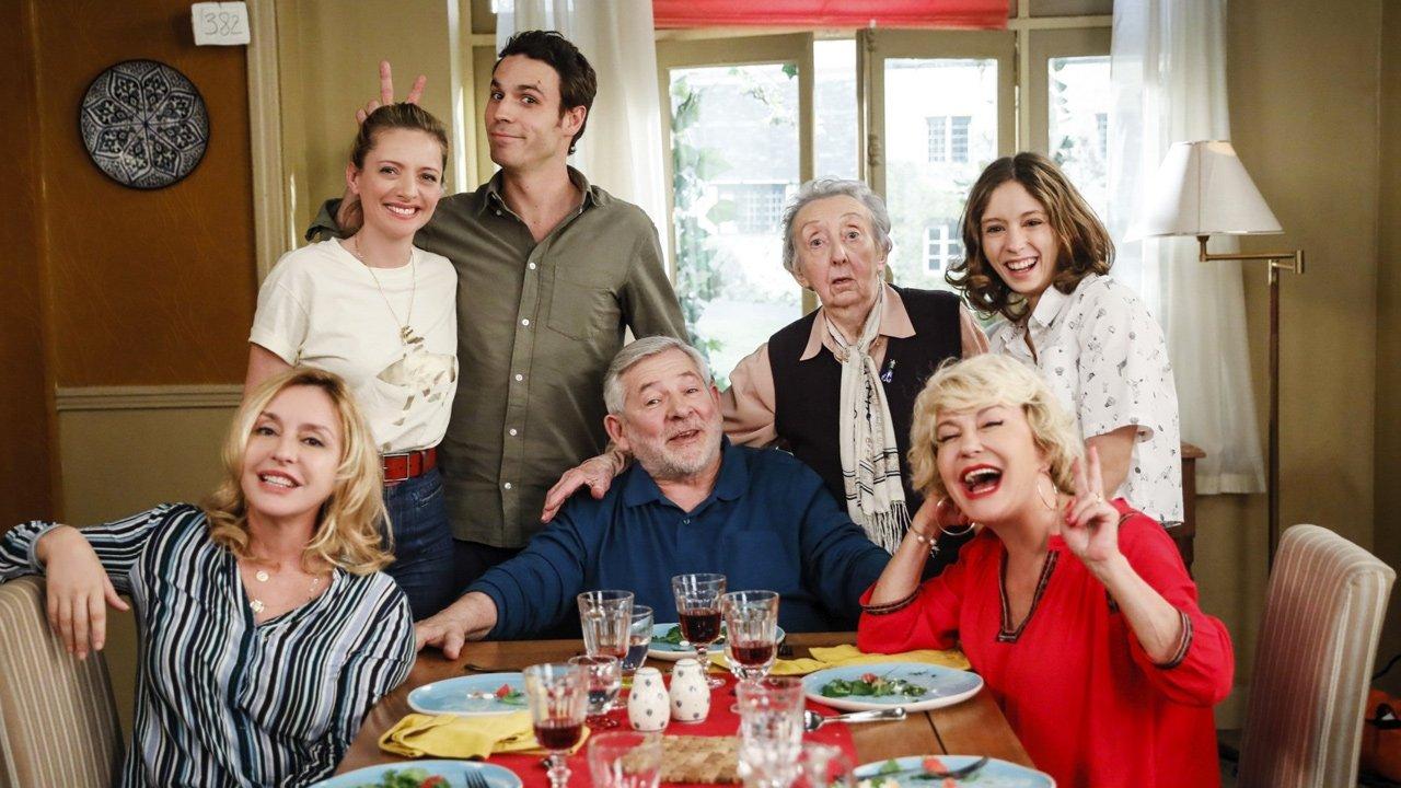En Famille backdrop