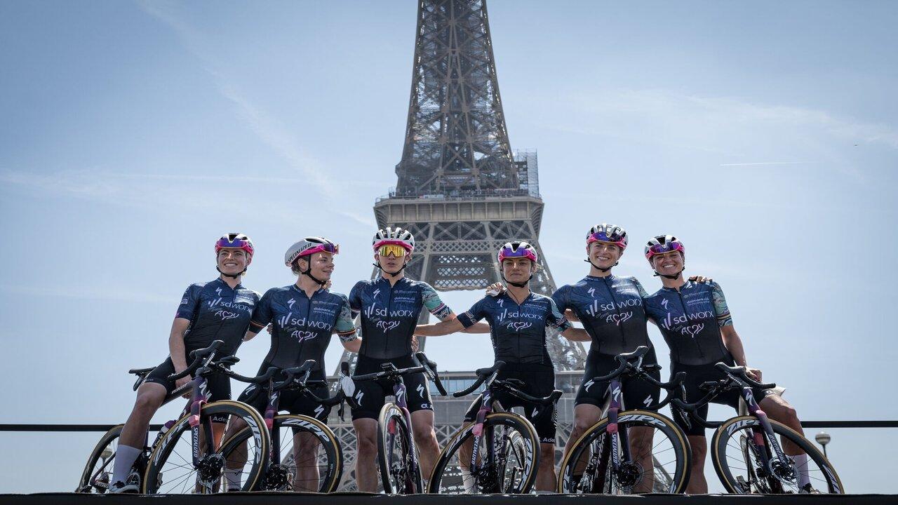 La Course backdrop