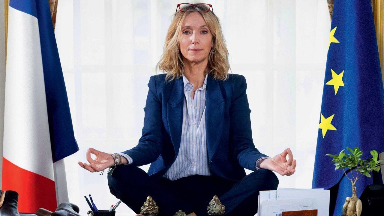 Under Control backdrop