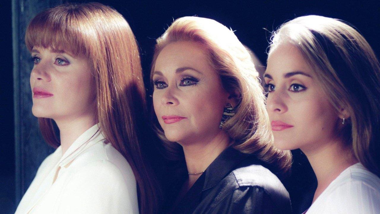 Tres Mujeres backdrop