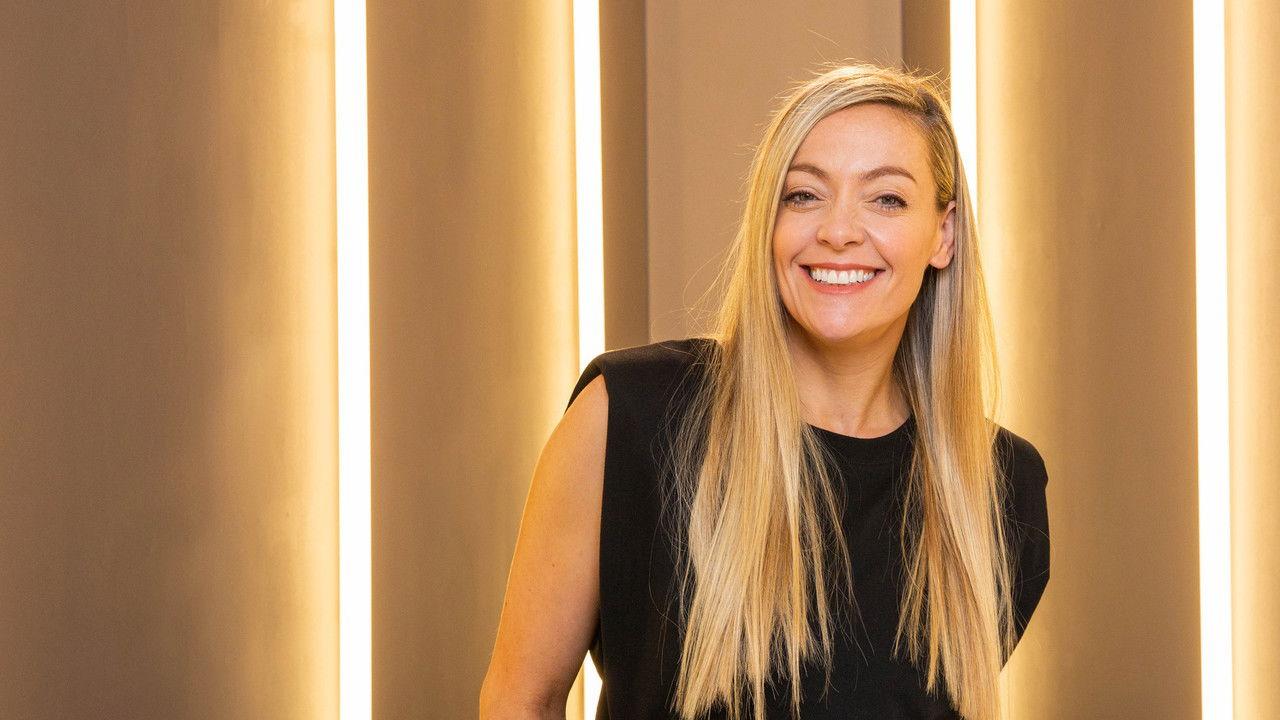 10 Years Younger in 10 Days backdrop