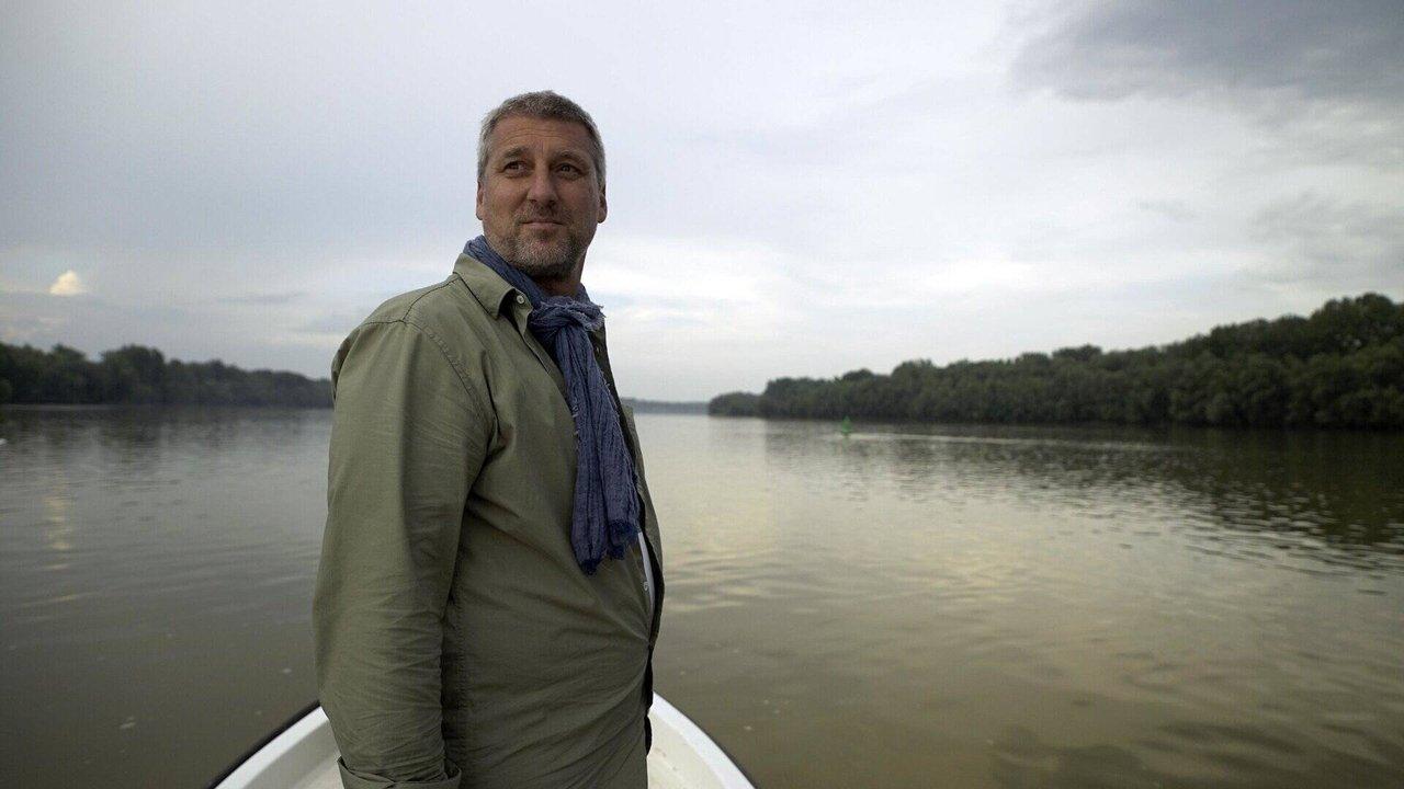 Au bout c'est la mer backdrop