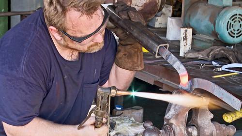 Forged in Fire Season 4 Episode 2 - Deer Horn Knives