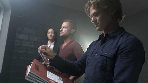 MacGyver Season 1 Episode 1 - The Rising