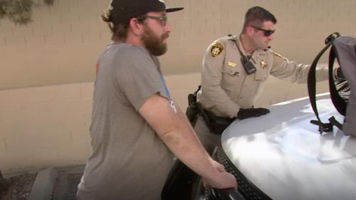 Cops Season 32 Episode 25 - Points for Neatness