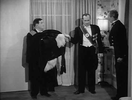 The Abbott and Costello Show Season 2 Episode 3 - In Society