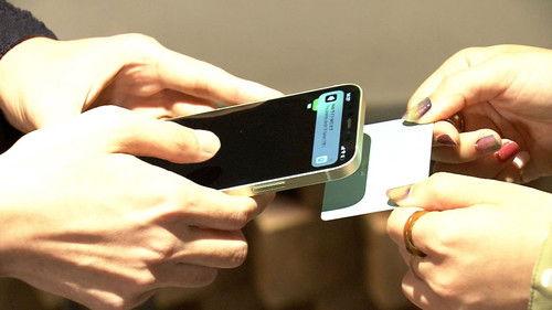 Learn Japanese from the News Season 2 Episode 23 - Smartphone-Based Digital Business Cards on the Rise