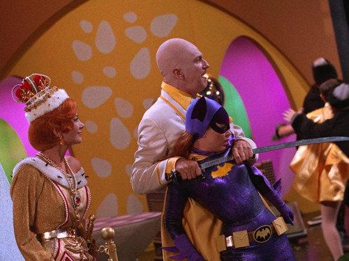 Batman Season 3 Episode 9 - How to Hatch a Dinosaur