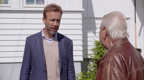 Helt perfekt Season 8 Episode 6 - The Coffin Crew