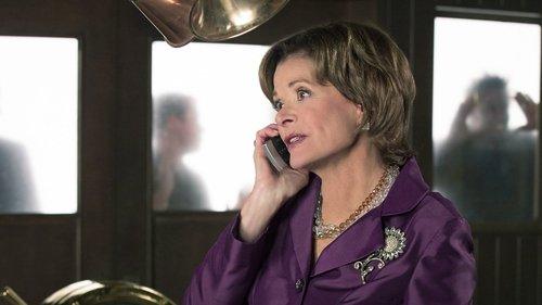 Arrested Development Season 4 Episode 10 - Queen B.