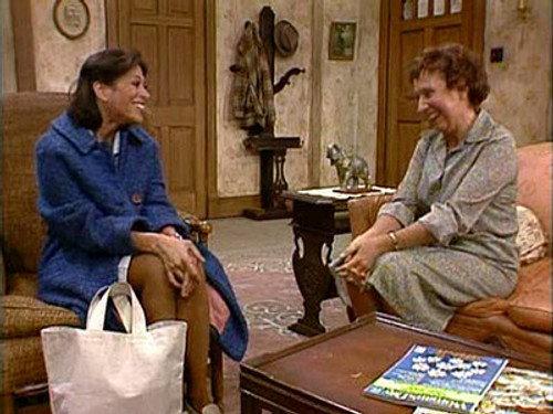 All in the Family Season 7 Episode 9 - Teresa Moves In