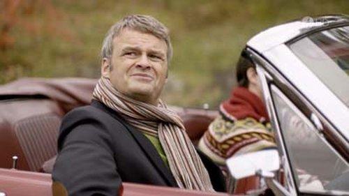 Solsidan Season 2 Episode 9 - Fredde testar singellivet