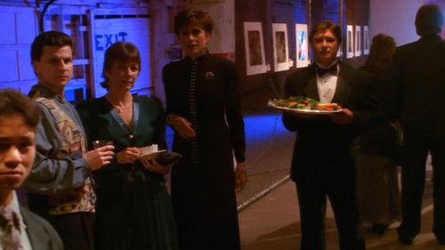 Nowhere Man Season 1 Episode 21 - Dark Side of the Moon