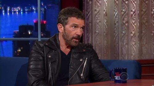 The Late Show with Stephen Colbert Season 1 Episode 36 - Antonio Banderas, Reed Hastings, John Irving