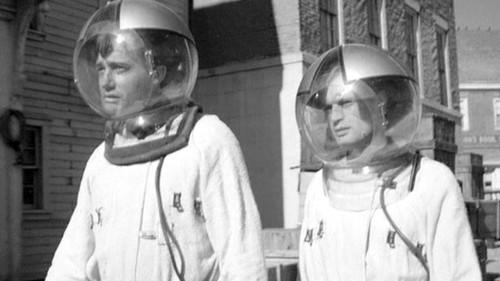 The Man from U.N.C.L.E. Season 1 Episode 10 - The Finny Foot Affair