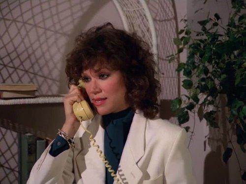 Matt Houston Season 1 Episode 23 - A Novel Way To Die