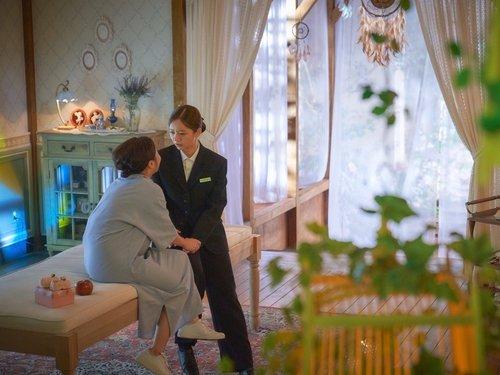 May I Help You? Season 1 Episode 3 - Let Me Tell You a Secret