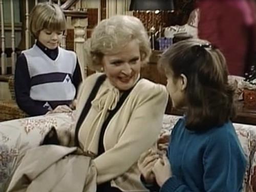 Who's the Boss? Season 1 Episode 17 - Eye on Angela