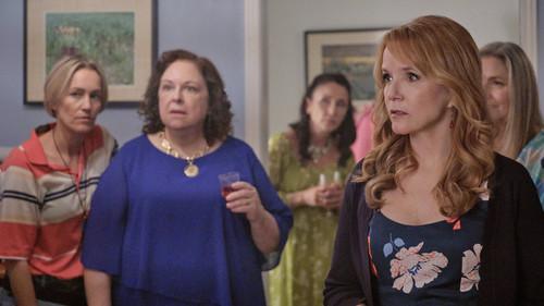 The Chicken Sisters Season 1 Episode 4 - It's the Drop, Y'all!