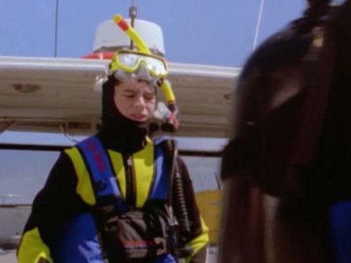 Ocean Girl Season 3 Episode 5 - Diving Around Obstacles