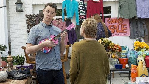 Life in Pieces Season 1 Episode 13 - Party Lobster Gym Sale