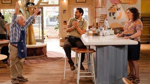 Call Me Kat Season 2 Episode 14 - Call Me Cupid