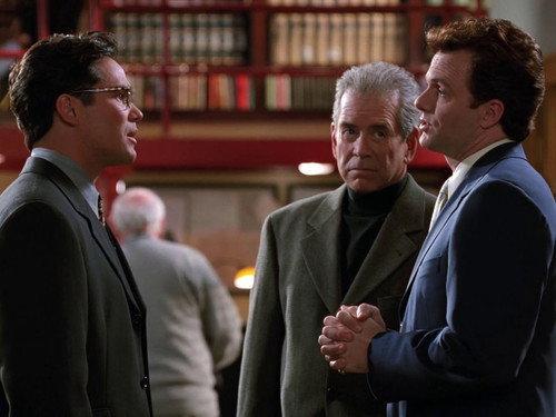 Lois & Clark: The New Adventures of Superman Season 4 Episode 18 - Shadow of a Doubt (2)