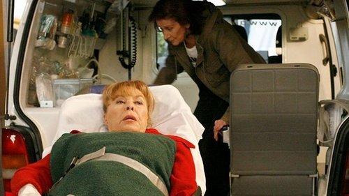 La que se avecina Season 2 Episode 3 - Un pique, un show y un cuenco tibetano