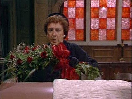 All in the Family Season 9 Episode 5 - Edith's Final Respects